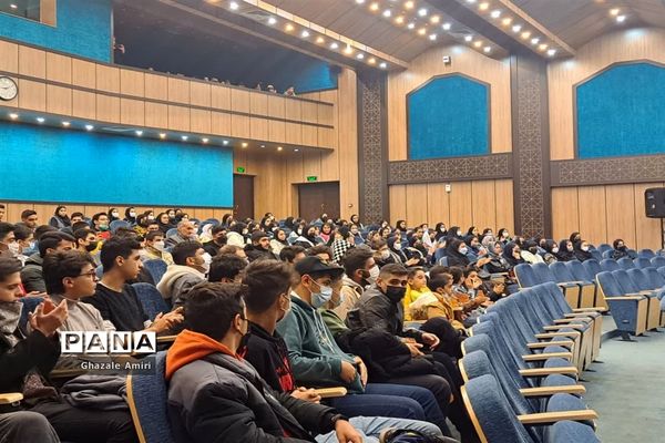 مراسم تجلیل از دانش‌آموزان برتر فرهنگی و هنری در ناحیه ۴ شیراز