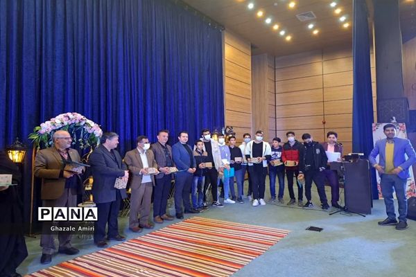 مراسم تجلیل از دانش‌آموزان برتر فرهنگی و هنری در ناحیه ۴ شیراز