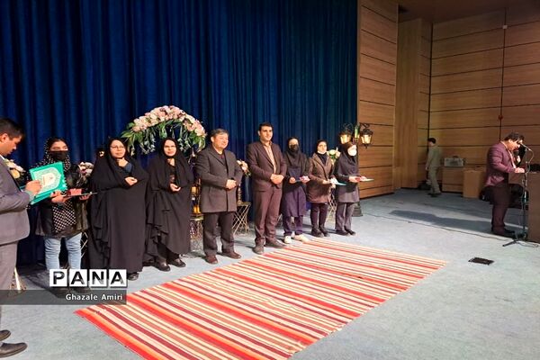 مراسم تجلیل از دانش‌آموزان برتر فرهنگی و هنری در ناحیه ۴ شیراز