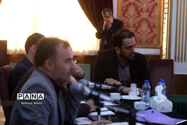 نشست هم‌اندیشی‌ معاونان پرورشی و فرهنگی، روسای ادارات قرآن، عترت و نماز و مدیران سازمان دانش‌آموزی-2