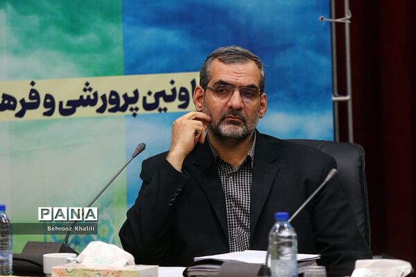 نشست هم‌اندیشی‌ معاونان پرورشی و فرهنگی، روسای ادارات قرآن، عترت و نماز و مدیران سازمان دانش‌آموزی-2