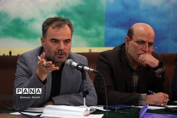 نشست هم‌اندیشی‌ معاونان پرورشی و فرهنگی، روسای ادارات قرآن، عترت و نماز و مدیران سازمان دانش‌آموزی-2