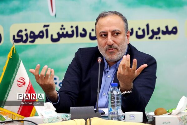 نشست هم‌اندیشی‌ معاونان پرورشی و فرهنگی، روسای ادارات قرآن، عترت و نماز و مدیران سازمان دانش‌آموزی-2
