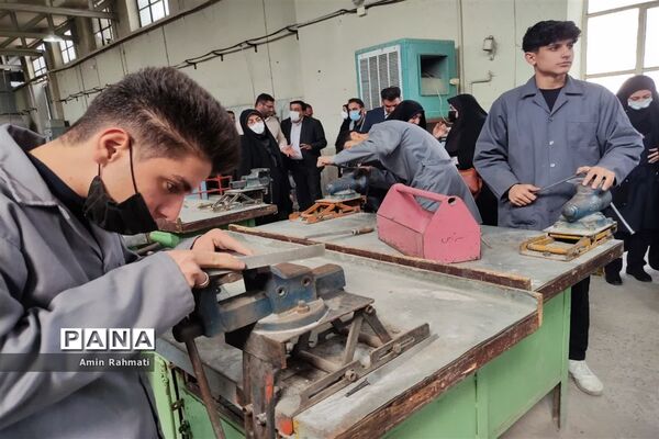 بازدید مدیران هنرستان‌ها از هنرستان ماندگار و نمونه دولتی طالقانی
