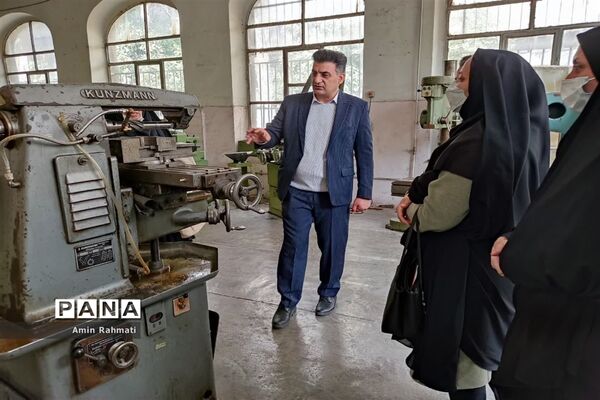 بازدید مدیران هنرستان‌ها از هنرستان ماندگار و نمونه دولتی طالقانی