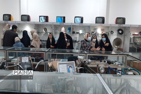 بازدید علمی دانش‌آموزان آموزشگاه شهید اکرمی از موزه فرهنگ و هنر بافق