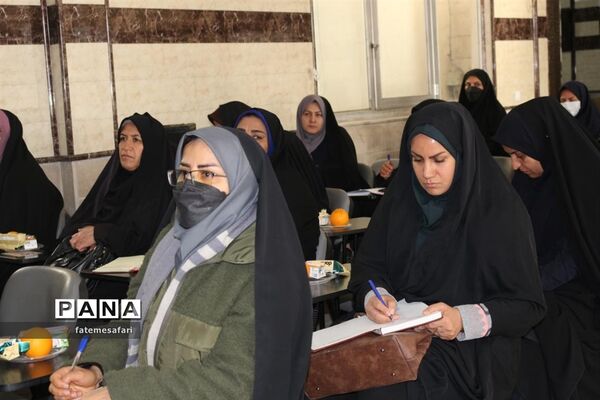 برگزاری جلسه توجیهی و توان افزایی مدیران مدارس شهرستان فیروزکوه