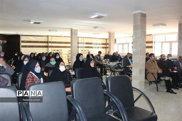 برگزاری جلسه توجیهی و توان افزایی مدیران مدارس شهرستان فیروزکوه