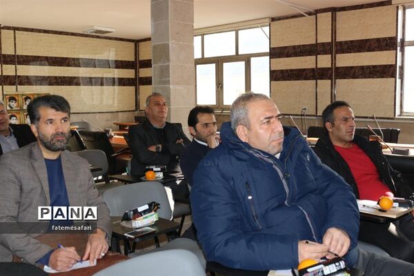 برگزاری جلسه توجیهی و توان افزایی مدیران مدارس شهرستان فیروزکوه