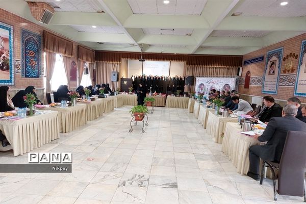 گردهمایی مدیران دبیرستان های شاهد در دبیرستان شاهد حجاب منطقه ۱۳