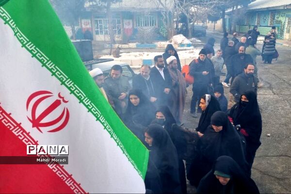 اعزام ۲۴۰ دانش‌آموز دختر دماوند به مناطق عملیاتی جنوب کشور