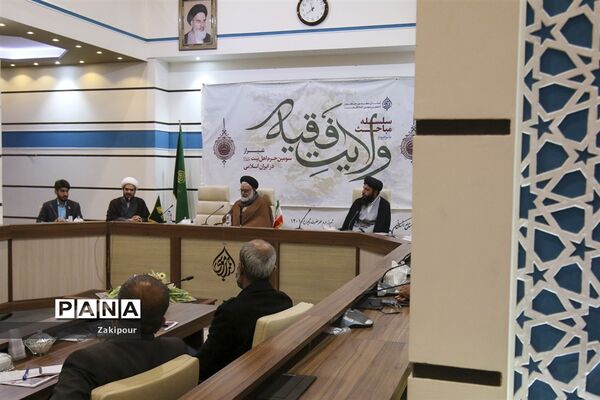 نشست تخصصی با موضوع مبانی دینی حکمرانی مردمی در شیراز