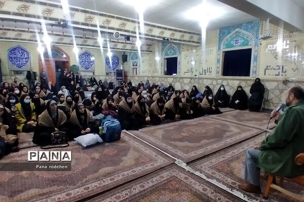 اعزام دانش‌آموزان به اردوی راهیان نور در رودهن