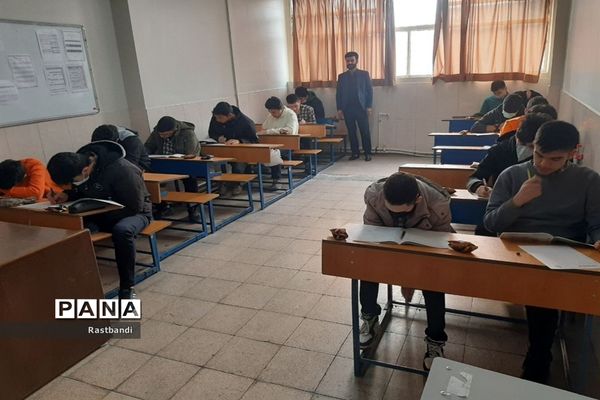برگزاری آزمون‌ شبه کنکور در دبیرستان ادیب (دوره دوم) منطقه ۱۳