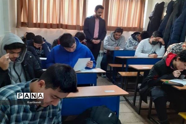 برگزاری آزمون‌ شبه کنکور در دبیرستان ادیب (دوره دوم) منطقه ۱۳