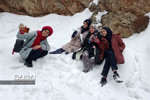 اردوی دانش‌آموزان دختر پاکدشتی و چهاردانگه  در اردوگاه شهید باهنر