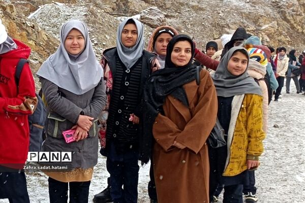 اردوی دانش‌آموزان دختر پاکدشتی و چهاردانگه  در اردوگاه شهید باهنر