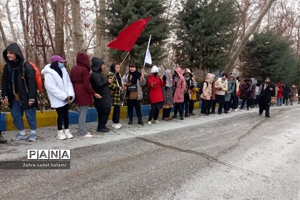 اردوی دانش‌آموزان دختر پاکدشتی و چهاردانگه  در اردوگاه شهید باهنر