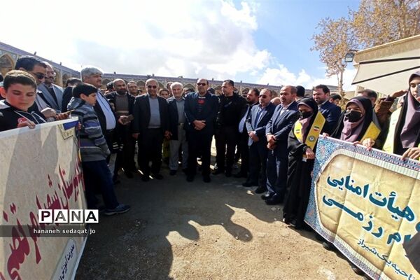 حضور فرهنگیان و دانش‌آموزان عضو سازمان دانش‌آموزی فارس در تجمع اعتراض‌آمیز محکومیت اهانت به قرآن کریم در شیراز