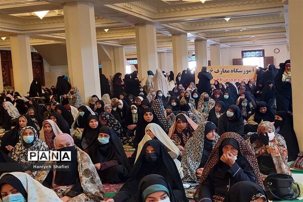 حضور فرهنگیان و دانش‌آموزان استان فارس در اجتماع محکوم کردن اهانت به قرآن کریم