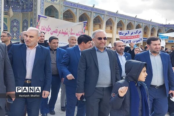 حضور فرهنگیان و دانش‌آموزان استان فارس در اجتماع محکوم کردن اهانت به قرآن کریم