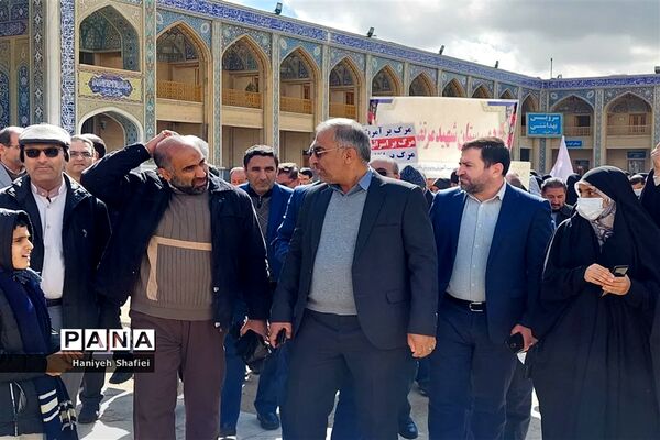 حضور فرهنگیان و دانش‌آموزان استان فارس در اجتماع محکوم کردن اهانت به قرآن کریم