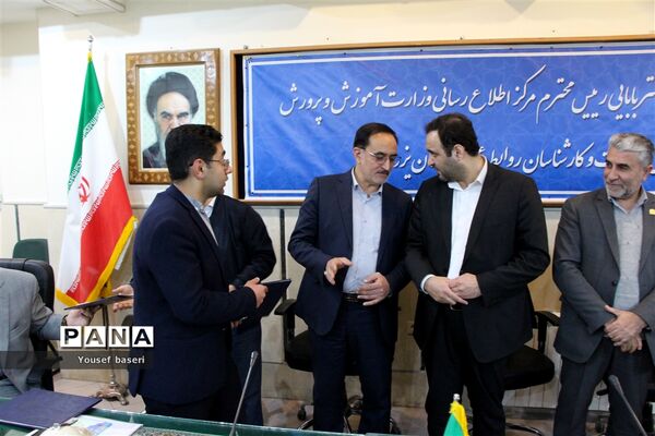 نشست صمیمی رئیس مرکز اطلاع‌‎رسانی و روابط عمومی وزارت آموزش و پرورش با مدیران و کارشناسان روابط عمومی ادارات آموزش و پرورش استان یزد