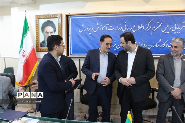 نشست صمیمی رئیس مرکز اطلاع‌‎رسانی و روابط عمومی وزارت آموزش و پرورش با مدیران و کارشناسان روابط عمومی ادارات آموزش و پرورش استان یزد