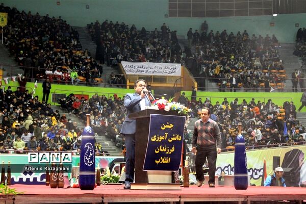 جشن فرزندان انقلاب با هدف شاداب‌سازی میان دانش‌آموزان در ورزشگاه آزادی