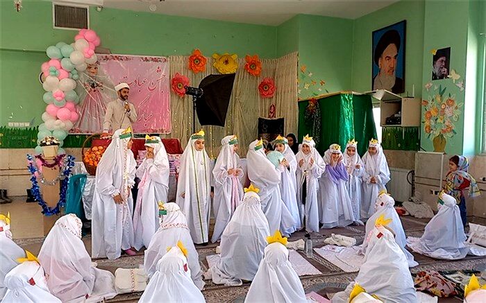 برگزاری جشن تکلیف در راستای نهادینه‌کردن مبانی دین در بین دانش‌آموزان است