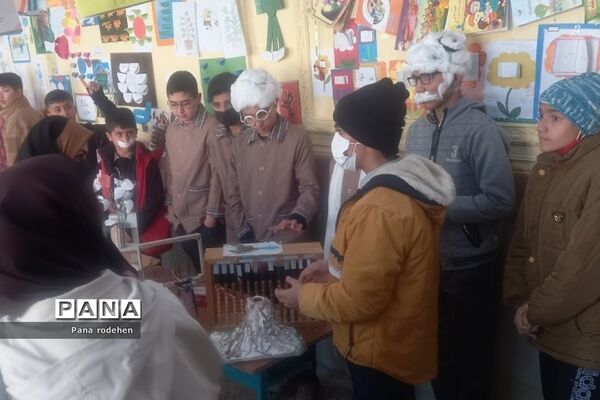 نمایشگاه جابربن حیان در دبستان امام‌حسن‌ مجتبی(ع) رودهن