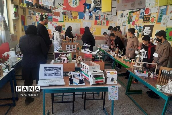 نمایشگاه جابربن حیان در دبستان امام‌حسن‌ مجتبی(ع) رودهن