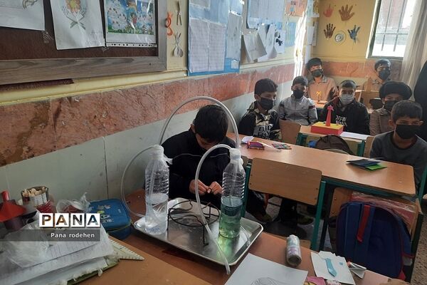 نمایشگاه جابربن حیان در دبستان امام‌حسن‌ مجتبی(ع) رودهن
