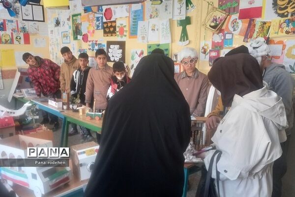 نمایشگاه جابربن حیان در دبستان امام‌حسن‌ مجتبی(ع) رودهن