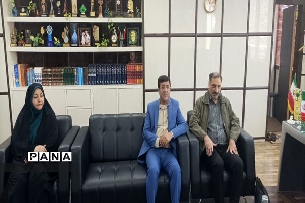 نشست هم‌اندیشی مدیر مالی سازمان دانش‌آموزی کشور با مدیرکل آموزش و پرورش استان بوشهر