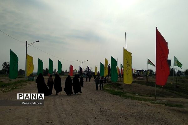 دانش‌آموزان دختر رودهن در اردوی راهیان نور