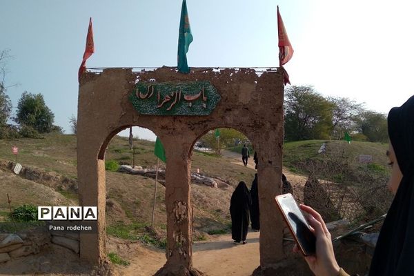 دانش‌آموزان دختر رودهن در اردوی راهیان نور