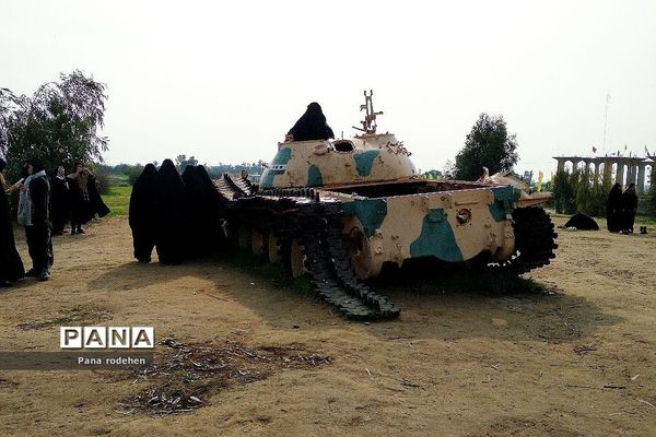 دانش‌آموزان دختر رودهن در اردوی راهیان نور