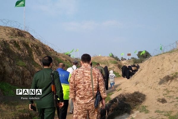 دانش‌آموزان دختر رودهن در اردوی راهیان نور