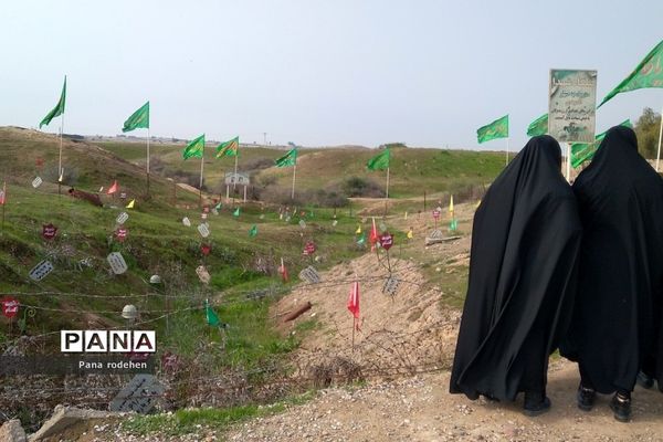 دانش‌آموزان دختر رودهن در اردوی راهیان نور