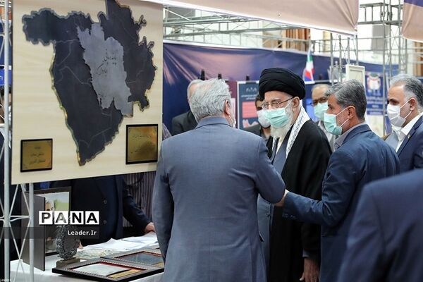بازدید رهبر انقلاب از نمایشگاه توانمندی‌های صنعتی