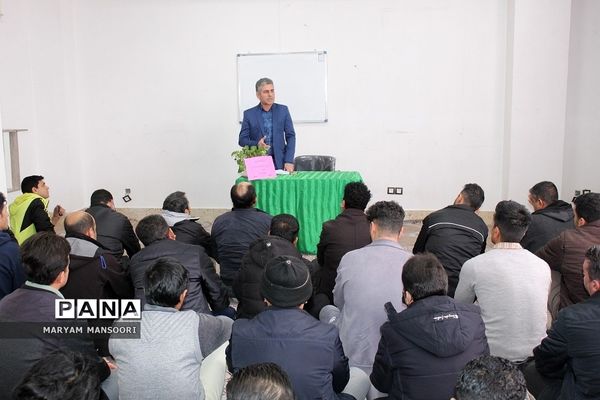 جلسه آموزش خانواده ویژه پدران در دبستان صحیفه نور فشافویه