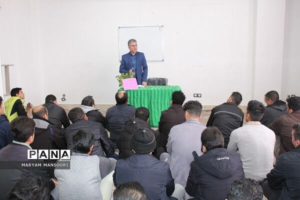 جلسه آموزش خانواده ویژه پدران در دبستان صحیفه نور فشافویه