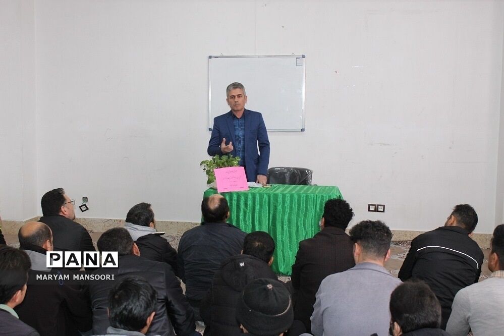 جلسه آموزش خانواده ویژه پدران در دبستان صحیفه نور فشافویه