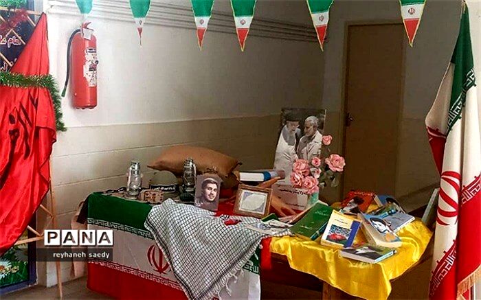 نمایشگاه مدرسه انقلاب در مدارس ایلام به مناسبت دهه فجر برگزار می‌شود