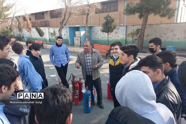 آموزش استفاده از کپسول‌های آتش‌نشانی در هنگام آتش‌سوزی