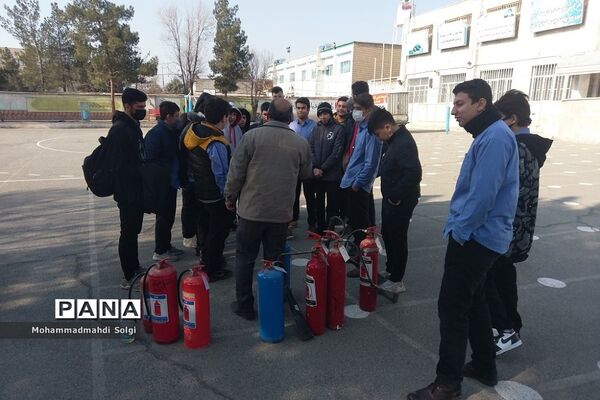 آموزش استفاده از کپسول‌های آتش‌نشانی در هنگام آتش‌سوزی