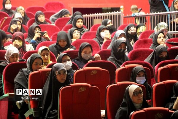 کارگاه توجیهی نمایشگاه انقلاب ویژه دختران دانش‌آموز در قم