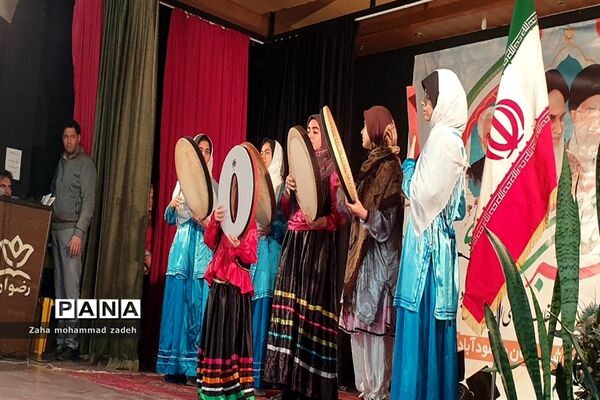 برگزاری جشن انقلاب در محمودآباد