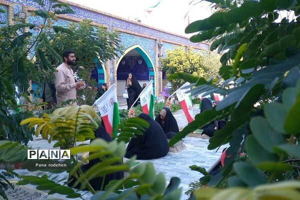 بازدید دانش‌آموزان  رودهن در اردوی راهیان نور از هویزه و یادمان شهید چمران
